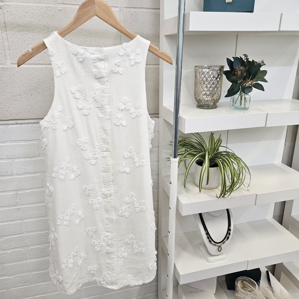 Applique Floral Sleeveless Shift Dress - Picture 6 of 14